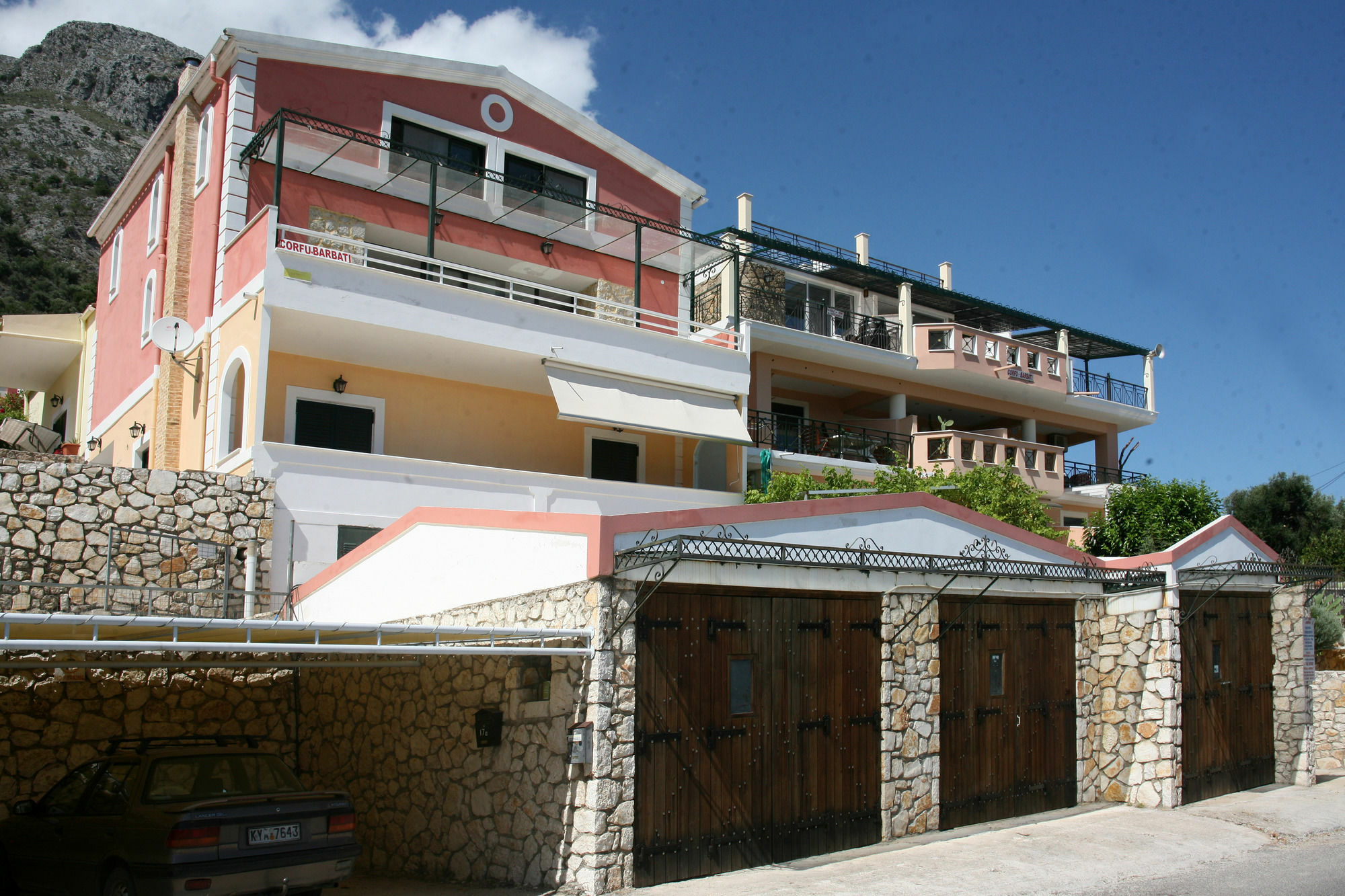 Sarakinos Apartments バルバティ エクステリア 写真